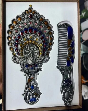 Digər aksesuarlar: Üzərində qırmızı,qara və ağ rənglərin qarışığı ilə simmetrik butalı — 9