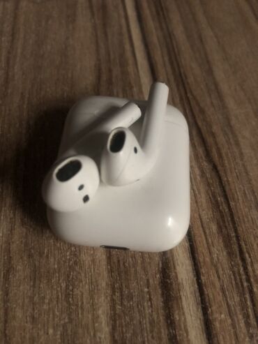 наушники от айфон: Беспроводные наушники Apple AirPods с зарядным кейсом, выполненные в
