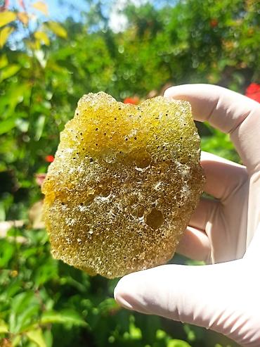 Digər kolleksiyalar: Parlaq Təbii Yaşıl Daş Satılır – Jade Tipli Nadir Mineral, İşıqda Rəng — 14