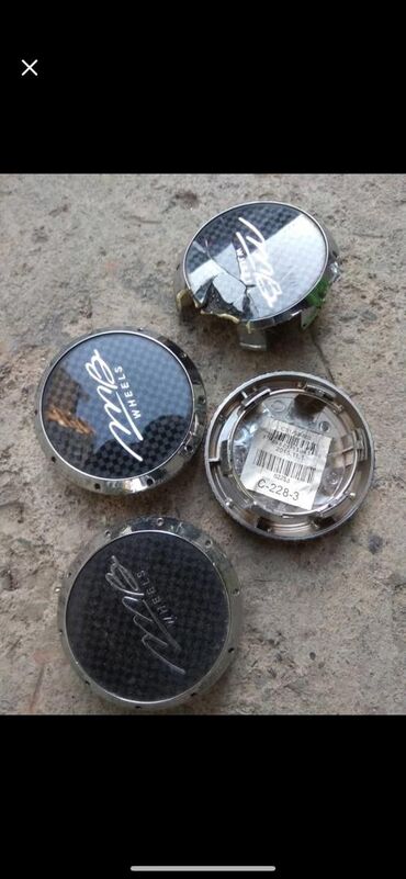 колесные диски: Продаю заглушки на тюнинг колесные диски из 4 х одна поломана.размер