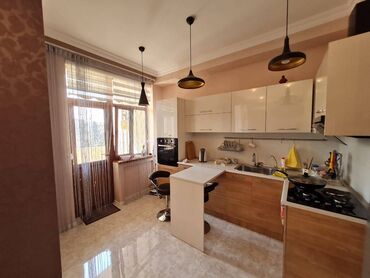 Uzunmüddətli kirayə mənzillər: Razində Aygün mall-ın yanında, Bakıxanov rezidens-də 13 mərtəbəli — 9