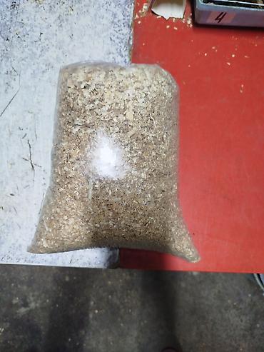 Зоотовары: Продаются клетки 47.28.46. гамаки 250 сом, домики 250 сом поильники — 4