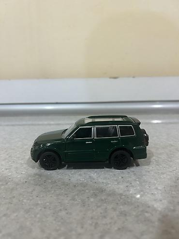 Masaüstü kolleksiya üçün model avtomobil – yaşıl rəngli SUV tipli — 2