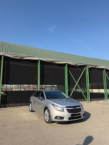chevrolet cruze faralar: Chevrolet Cruze sedan – gümüşü rəng Xüsusiyyətlər: - Korpus: 4 qapılı — 4