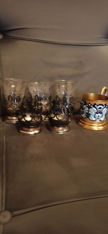 Əntiq qablar: Antik dekor kolleksiyası – 4 ədəd 1) Emallı metal fincan altlıq/şüşə — 20