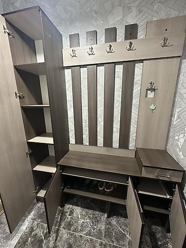 скрыть замок: Прихожая модульная в современном дизайне, двухцветный декор под дерево — 2