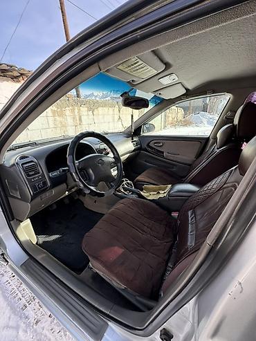 Nissan: Nissan Maxima: 2000 г., 2 л, Механика, Седан — 9