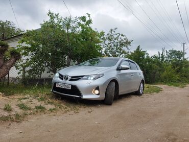 toyota аурис: Toyota Corolla: 2015 г., 1.6 л, Автомат, Бензин, Хетчбек