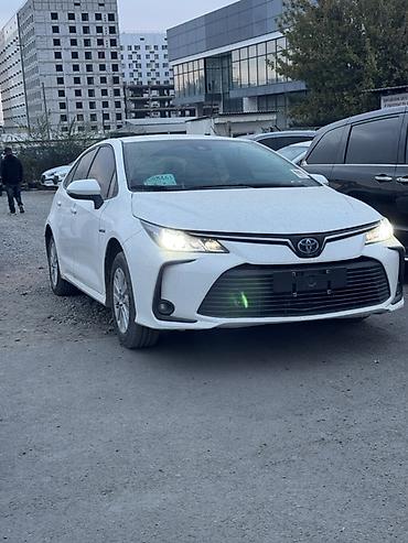 Продажа авто: Toyota Corolla: 2022 г., 1.8 л, Вариатор, Гибрид, Седан — 2