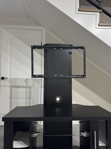 детский столик 3 в 1: Телевизордун шкаф жана стенди, Полго орнотулма, ЛДСП, түсү - Кара