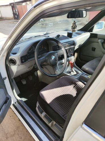 бмв значок: BMW 520: 1991 г., 2 л, Механика, Бензин