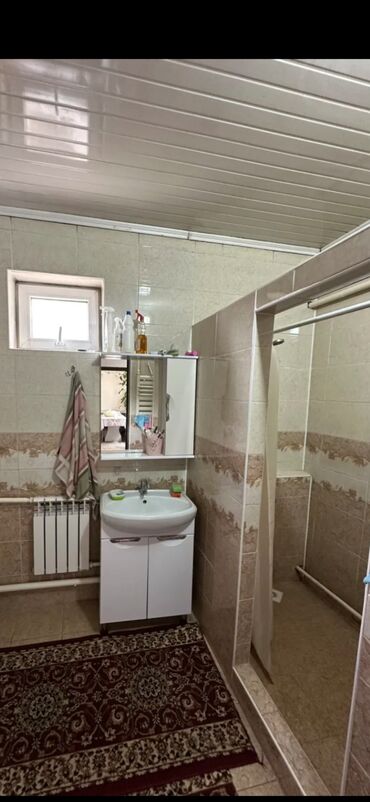 комната с подселением для парней: 65 м², 3 комнаты, Парковка, Сарай, Забор, огорожен