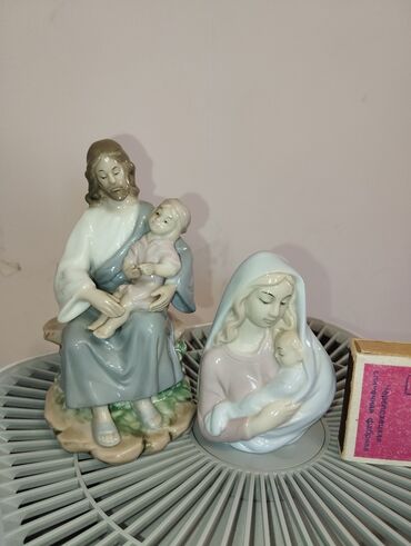 статуэтка металлическая: Фарфоровын статуэтки, Иисус с ребенком, 3 тыс.сом. Дева Мария, 1500