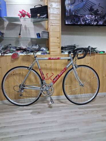 İdman velosipedləri: İşlənmiş Şose velosipedi 28", sürətlərin sayı: 16, Ünvandan götürmə, Pulsuz çatdırılma, Ödənişli çatdırılma