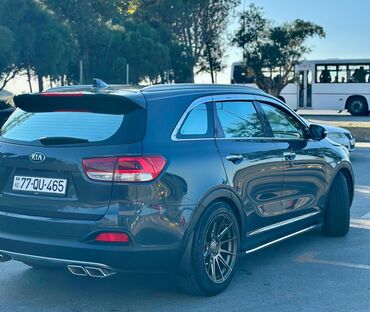 Kia: Kia Sorento SUV – qara rəng, şəhər və uzun məsafələr üçün güclü və — 4