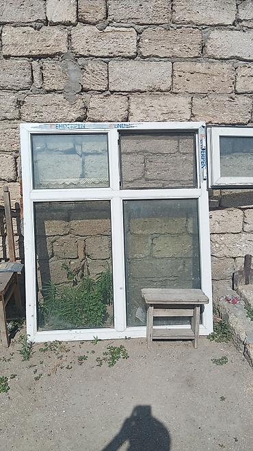Pəncərələr: PVC pəncərə bloku - Material: ağ rəngli PVC profil - Konfiqurasiya: 4 — 1