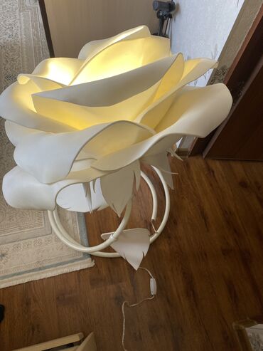 ремонт светильников: Очень красивый и оригинальный светильник в виде белой розы ! Состояние