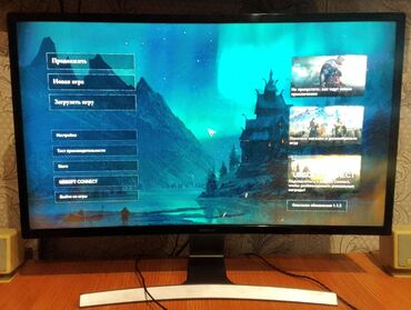 monitor komputer: Manitor samsung curved 27 ekran ideal veziyyetdedir. Ekranda fon veya