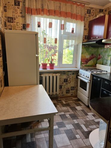 квартииа ош: 3 комнаты, 60 м², 103 серия, 3 этаж, Старый ремонт