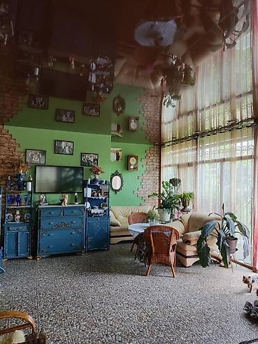 Продажа коттеджей и домов: 5 и более комнат, 220 м², 10 соток, Бишкек, Собственник — 9