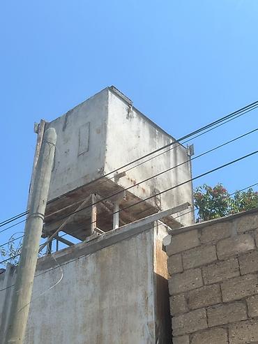 kapron çən: Demir su çəni və metal dayaqlardan ibarət komplekt - Material — 2