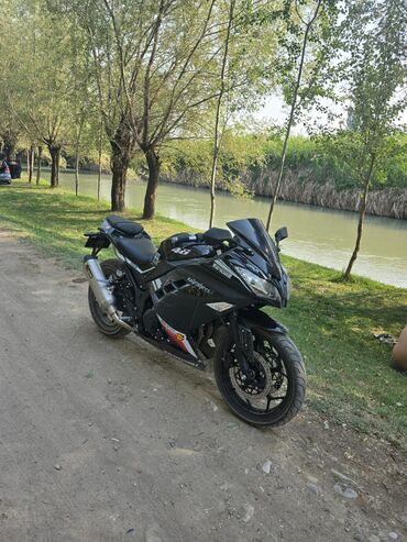 электро мото: Спортбайк Kawasaki, 400 куб. см, Бензин, Взрослый, Б/у