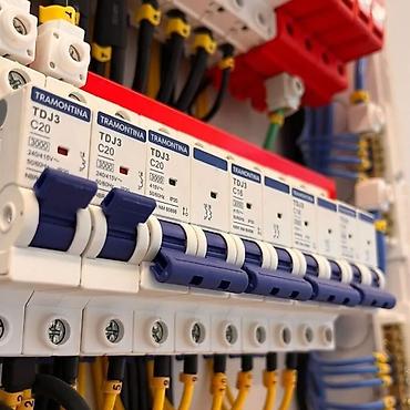 Электрики: Электрик | Установка щитков, Электромонтажные работы, Демонтаж электроприборов Больше 6 лет опыта — 4