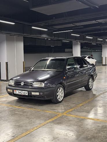 Volkswagen Vento: 1993 г., 1.8 л, Механика, Бензин, Седан