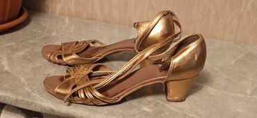 Босоножки, сандалии, шлепанцы: Продаю сандали для танцев. Размер 39-40.Заказывали в Балажан для