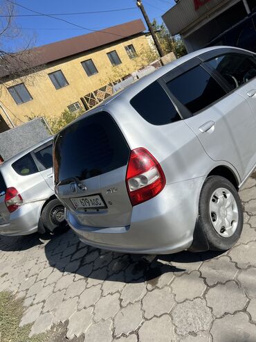 ош арзан машиналар: Honda Fit: 2002 г., 1.3 л, Вариатор, Бензин, Хетчбек