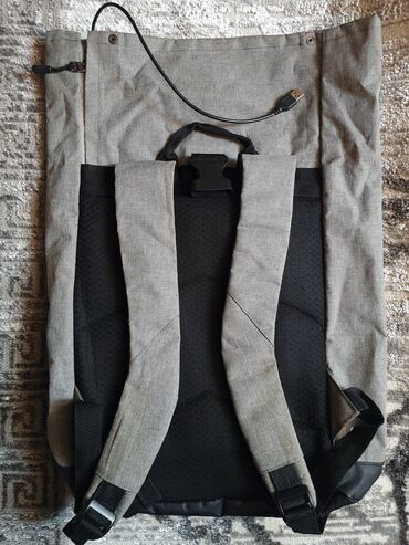 Məktəb çantaları: 1 ci Tactical 25 manat 2 ci Boz rəngli 25 manat 3 cü Qəhvəyi rəngli 15 — 4