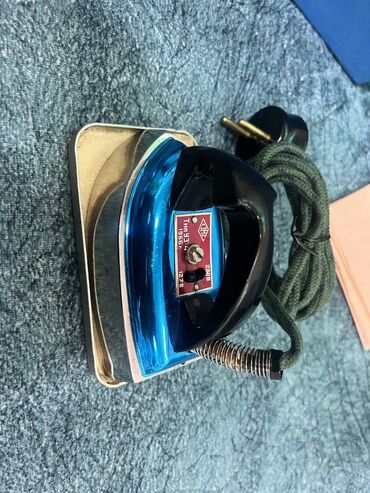 Qədim ütülər: 1966cı ilin maraqlı səyahət üçün mini ütüsü,çəkisi ağırdır əla — 7