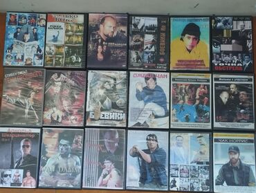 Müxtəlif janrlarda filmləri əhatə edən DVD disklər kolleksiyası. Hər