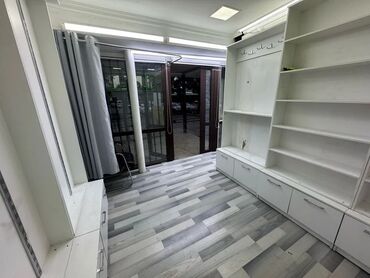 сдаю подвальное помещения: Сдаю Магазин, В бизнес центре, 10 м² Действующий, С оборудованием, С ремонтом, Электричество, 1 линия