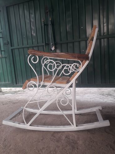 мягкая мебель турция: Продаю кресло-качалку, цвет - белый. металл- 2 мм толщина, прут- 10
