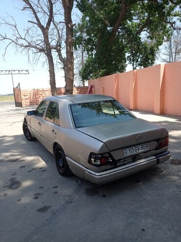 Mercedes-Benz: Mercedes-Benz 230: 2.3 l | 1990 il Sedan — 8