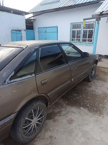 жак бу: Mazda 626: 1991 г., 2 л, Кол менен иштөөчү, Бензин, Хетчбек — 3