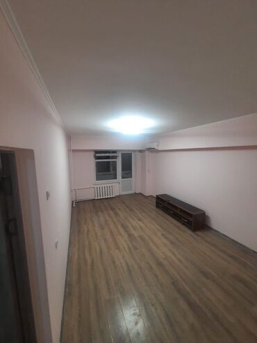 сдаю квартиру долгосрочное цум гум дордой плаза рядом: 2 комнаты, Собственник, С мебелью частично