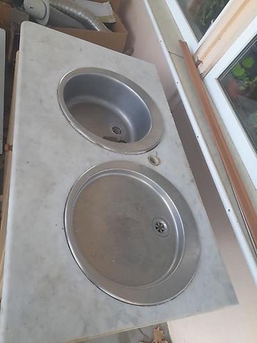 sink kapsula: Mərmər stolüstü panel üzərində iki ədəd paslanmayan poladdan dairəvi — 1