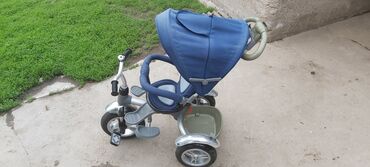 прогулочная детская коляска: Состояние хорошее. дефектов 2. один можно посмотреть на фото. второй
