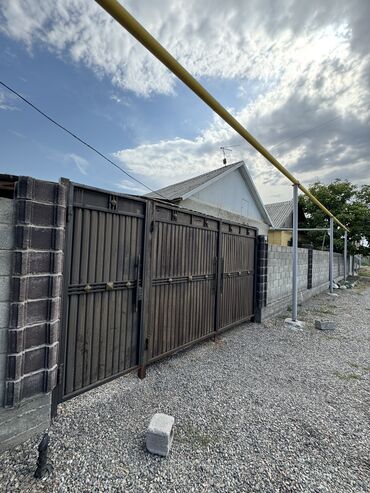дом по улице бакая бишкек: Дом, 70 м², 5 комнат, Собственник, Косметический ремонт