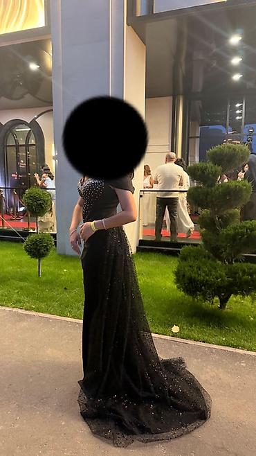 Вечернее платье, Классическое, Длинная модель, Камни, M at lalafo.kg Вечернее платье, Классическое, Длинная модель, Камни, M
