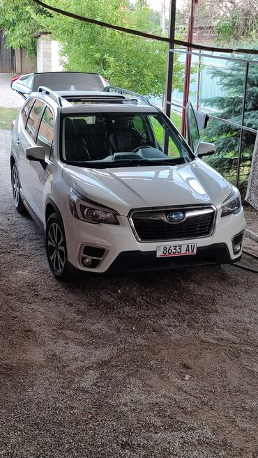 субару autback: Белый внедорожник Subaru Forester. Оснащен люком на крыше и