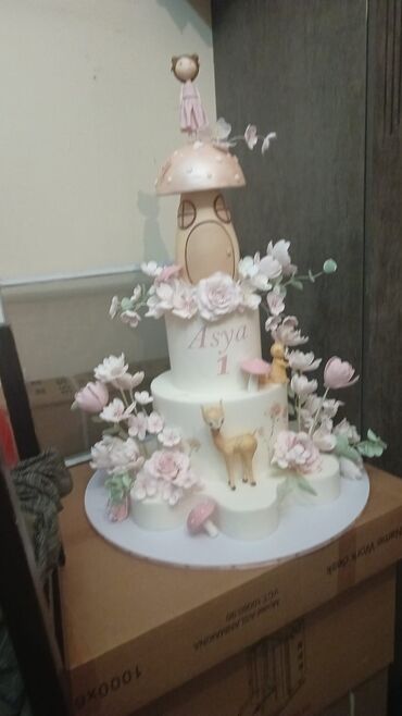 masin tort sekilleri: Uşaq temalı tort – 3 mərtəbəli dizayn - Pastel çəhrayı və krem