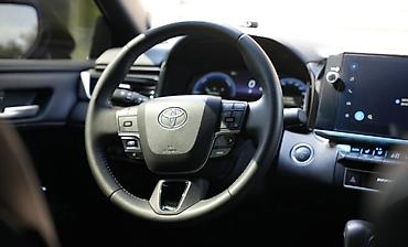 corolla 2016: Toyota Camry: 2026 г., Вариатор, Гибрид, Седан — 5