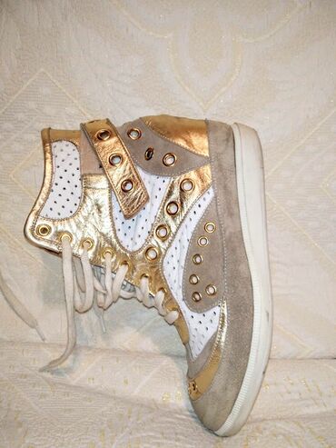 Women's Sneakers and athletic shoes: 38 — 8