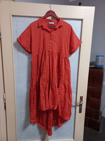 crvena haljina duzine cm: Crvena haljina kratkih rukava