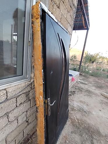 Qapılar və aksessuarlar: Salam. İşlənmiş Otaq qapısı satılır. Ölçülər 92x210 sm. İşlənmiş — 2