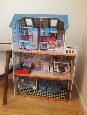 дома для кукол: Детский домик . 3 этажа . продаётся с мебелью. район