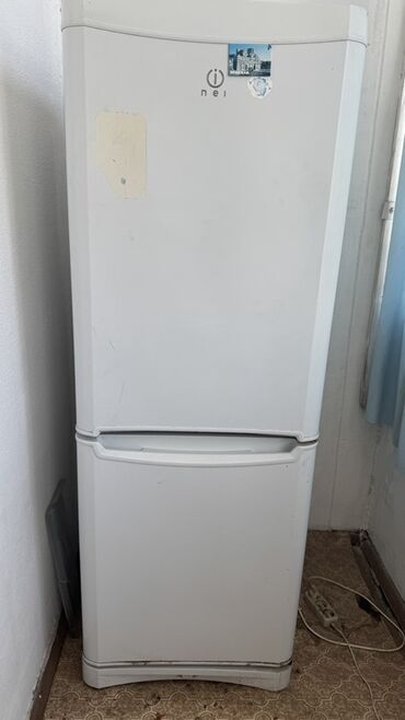 Холодильники: Холодильник Indesit, Б/у, Двухкамерный, De frost (капельный), 60 * 180 * 80